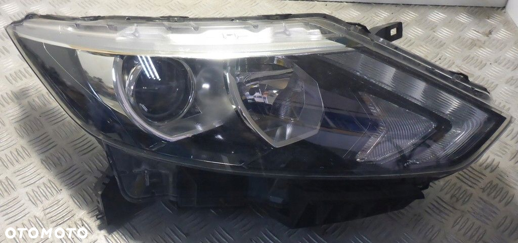 Nissan Qashqai II J11Reflektor Prawy10018013 - 2