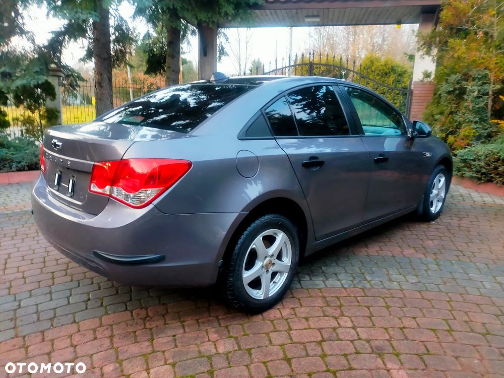 Chevrolet Cruze 1.6 LS - 11