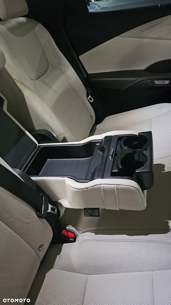 Lexus RX 350h Omotenashi - 3