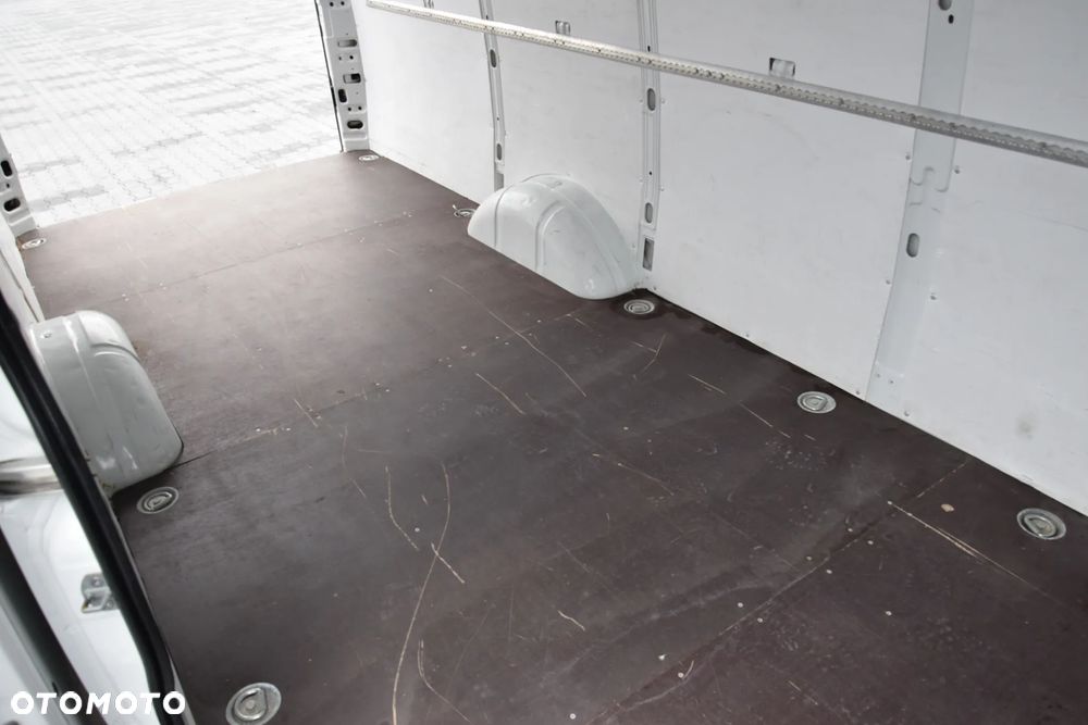 Iveco DAILY MAXI 35S16 / 2.3 - 160 KM / AUTOMAT HI-MATIC / NOWY MODEL / 3 OSOBY / DOSTAWCZE / BLASZAK / KLIMA / CZUJNIKI COFANIA / NISKI PRZEBIEG / 2022 / SERWISOWANY / Z NIEMIEC - 21