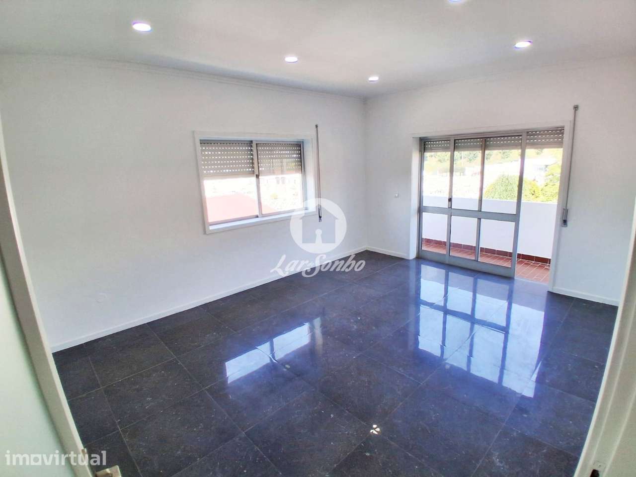 T3 Remodelado com 3 Frentes, Varandas, Elevador e Garagem | Fânzere... - Grande imagem: 4/20