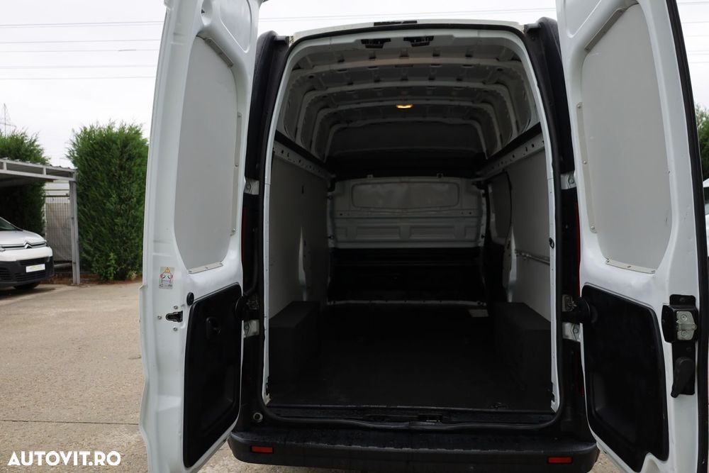 Renault Trafic - 13
