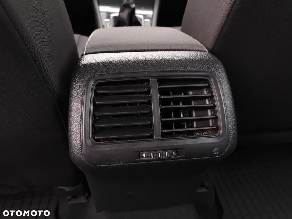 Volkswagen Golf - 25