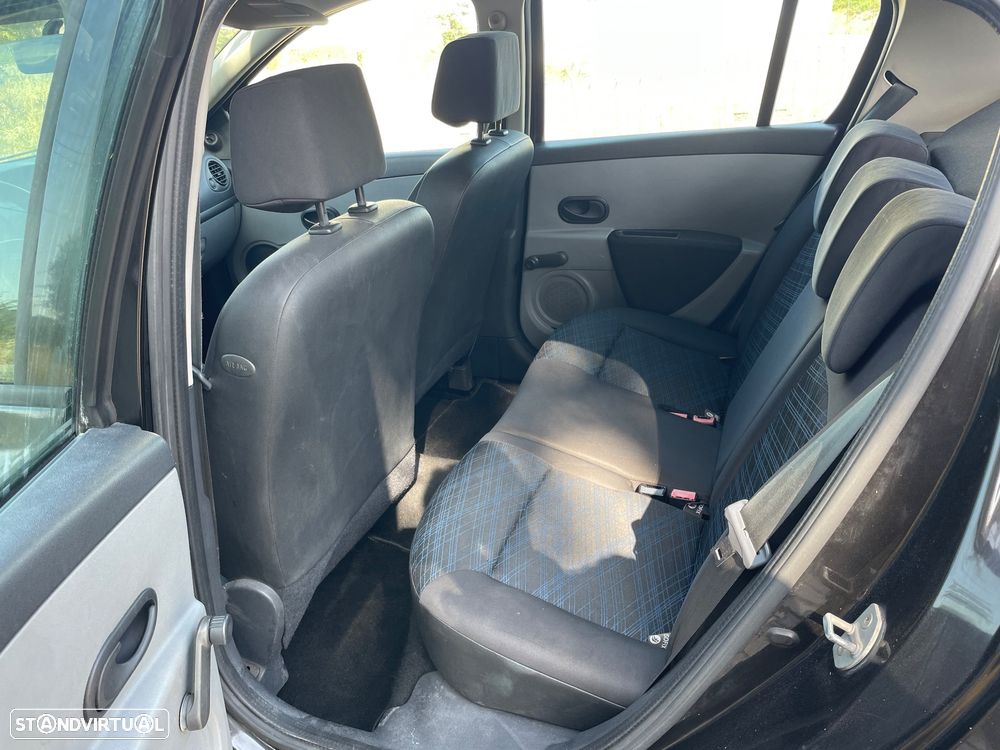 Renault Clio 1.2 16V Confort - 12