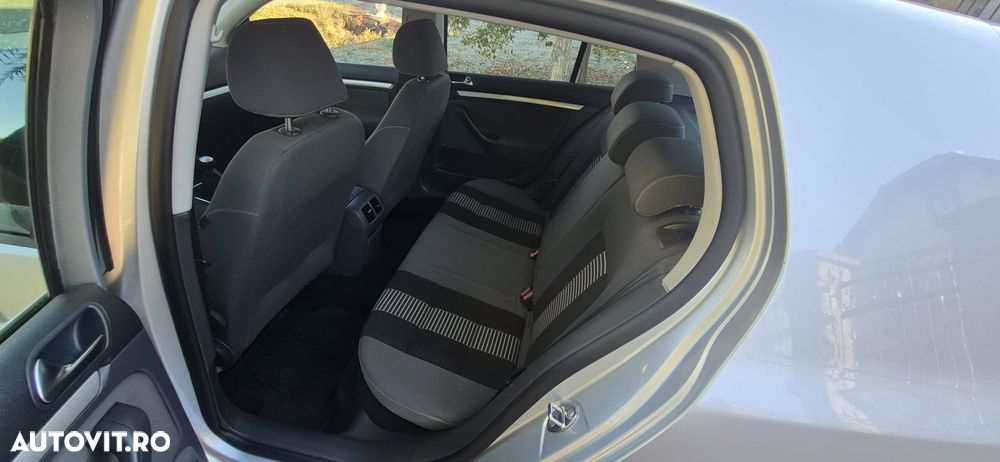 Volkswagen Golf - 8