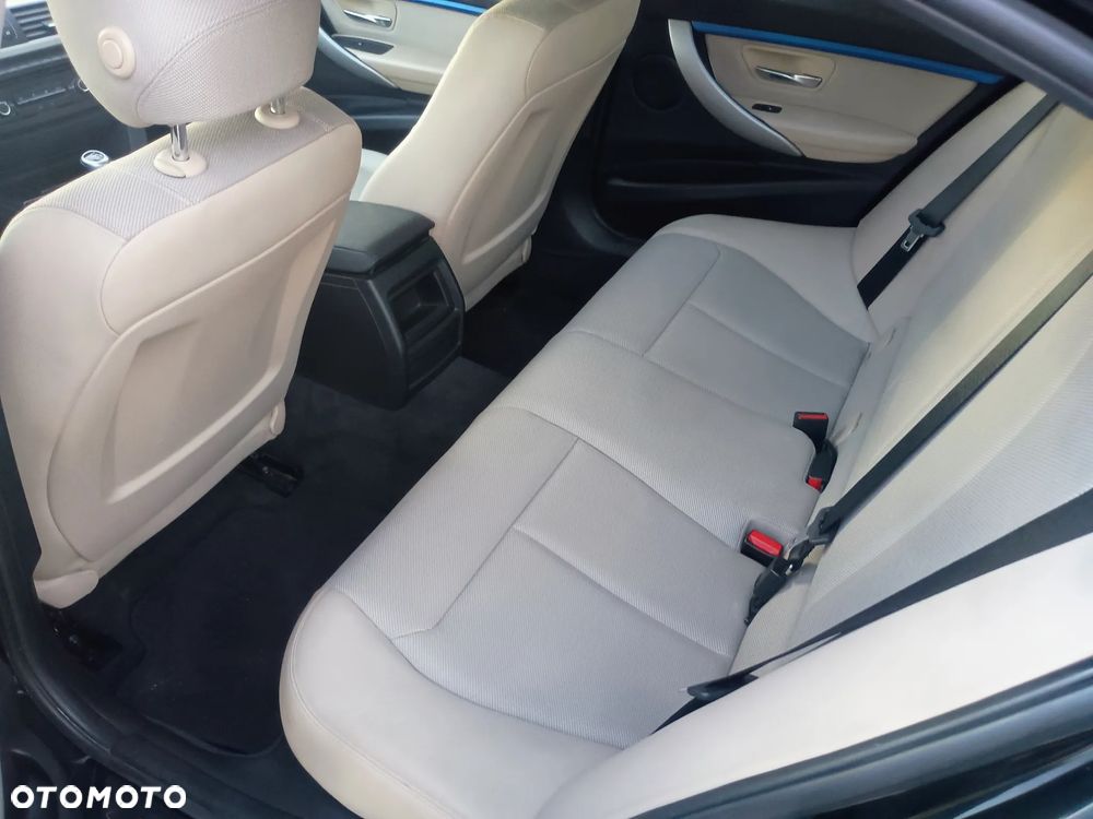 BMW Seria 3 320d Luxury Line - 14