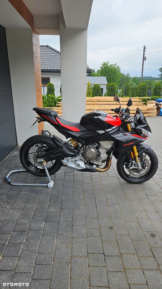 Aprilia Tuono - 1
