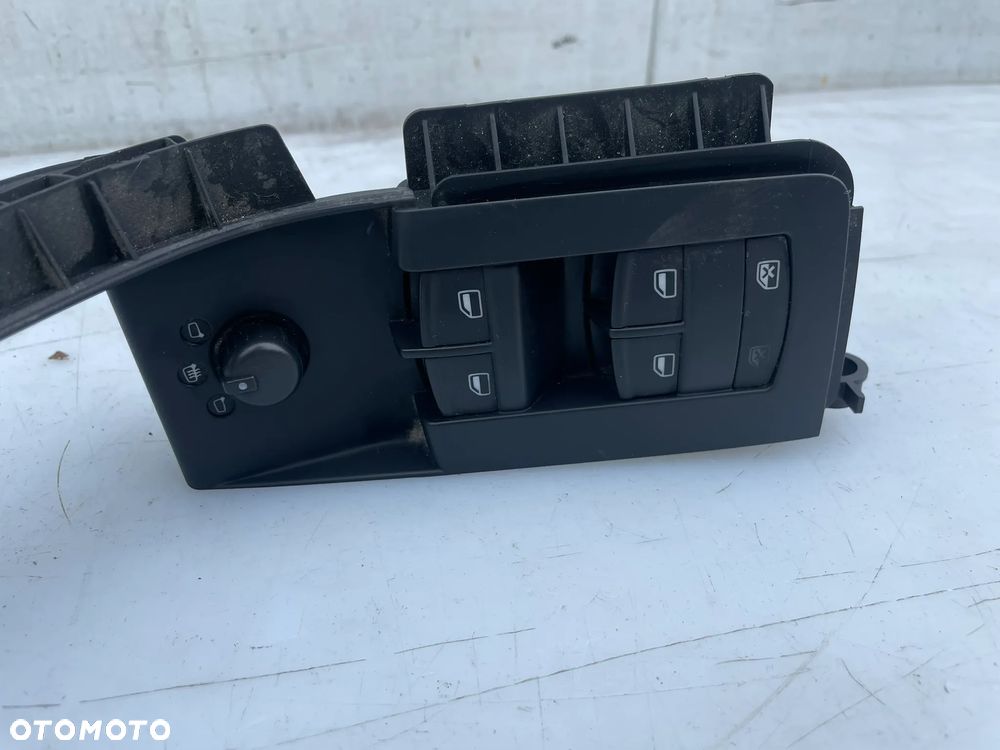 RĄCZKA UCHYWT PANEL PRZEŁĄCZNIKÓW SZYB AUDI A3 8P 5D 8P4959521 8P4959521F - 6