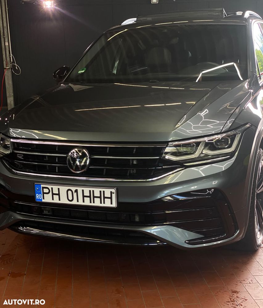 Volkswagen Tiguan - 1