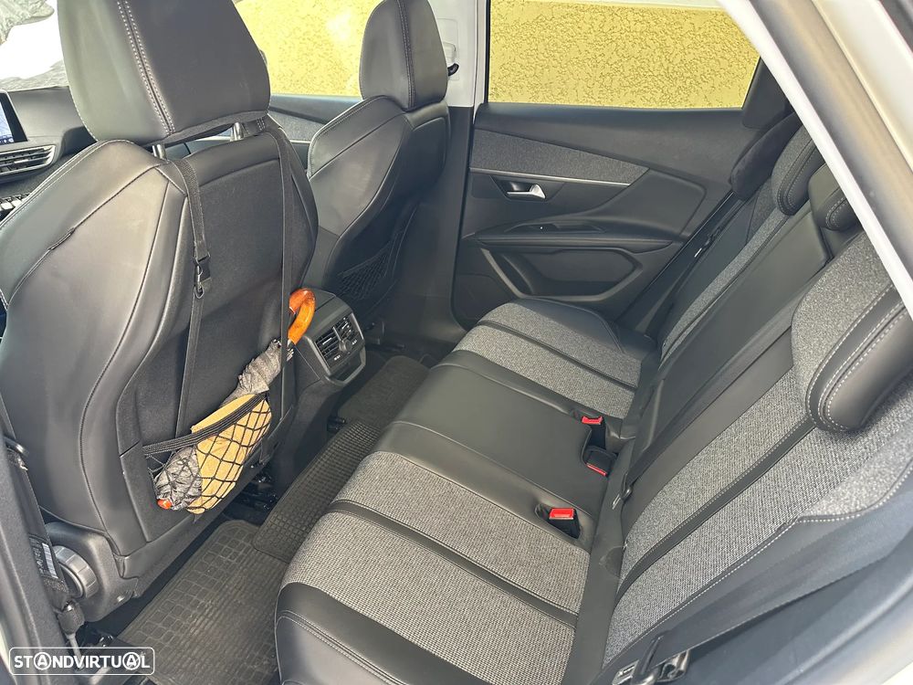 Peugeot 3008 1.2 PureTech Allure EAT6 - 7