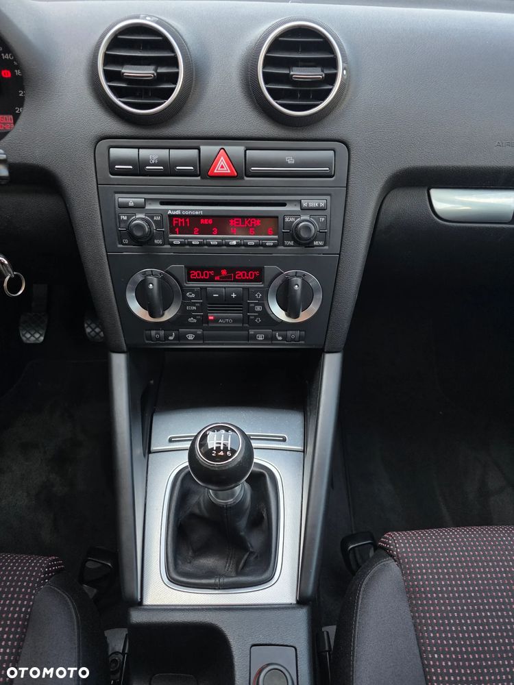 Audi A3 Sportback 1.6 FSI Attraction - 12