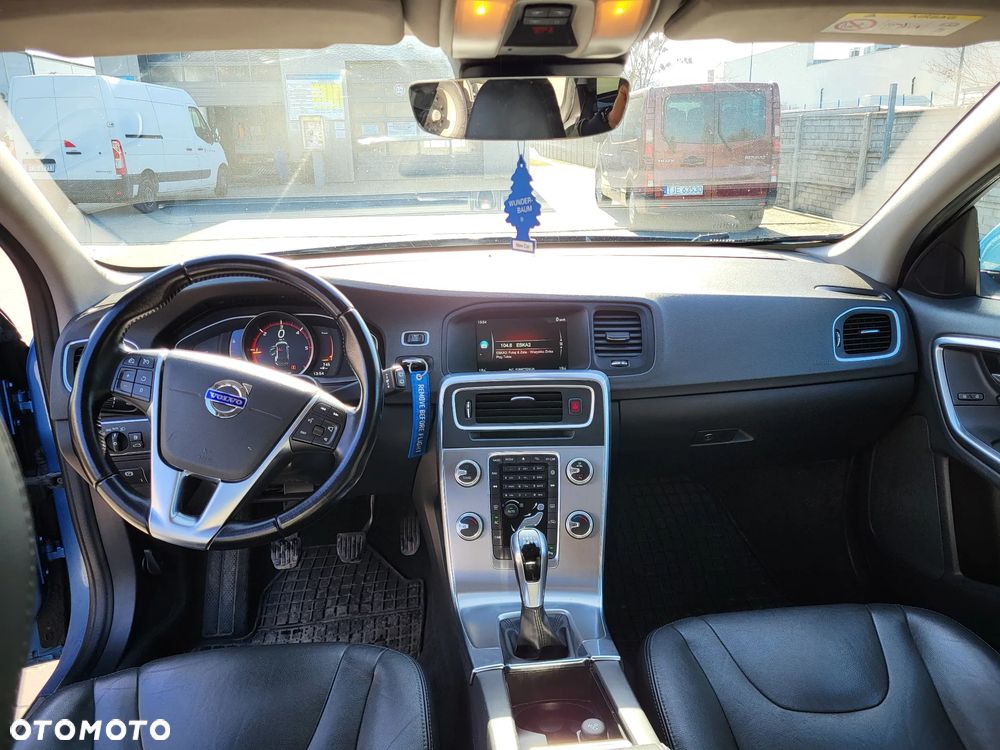 Volvo V60 D2 Momentum - 10