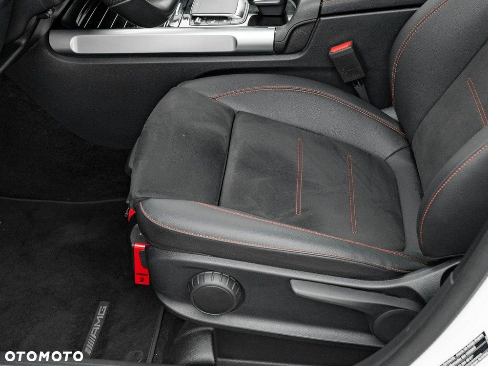 Mercedes-Benz GLB - 14