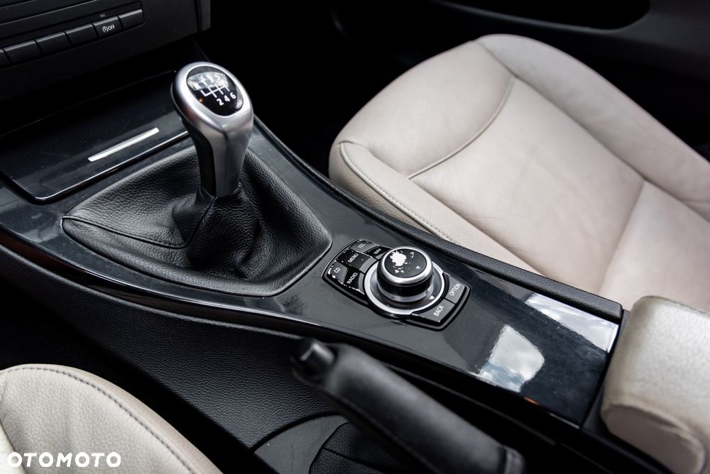 BMW Seria 3 318i - 28