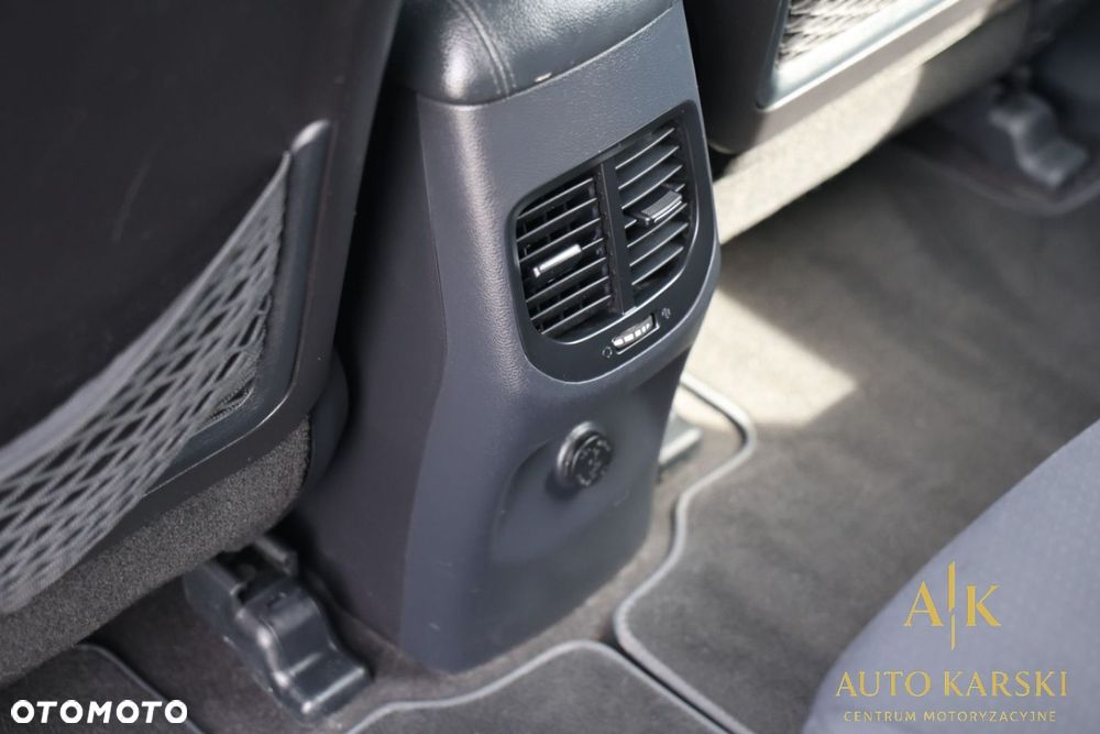 Kia Carens - 36
