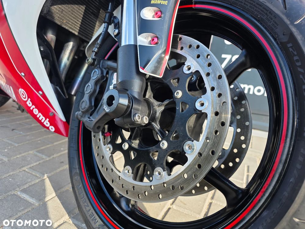 Yamaha R1 - 15