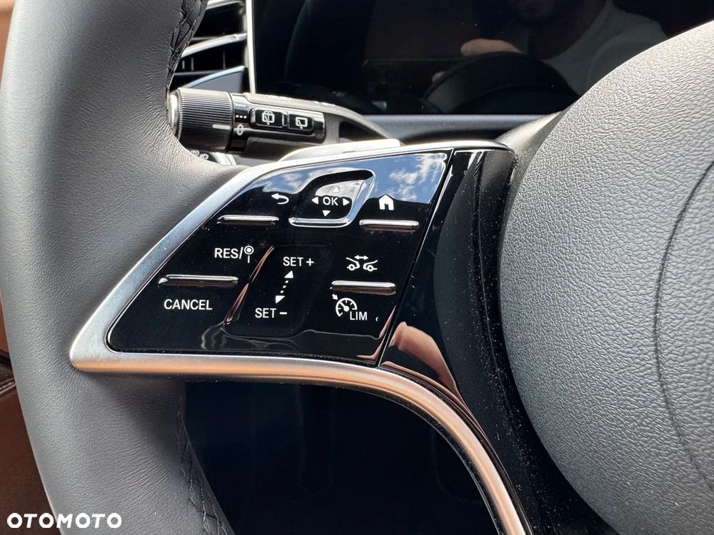 Mercedes-Benz Klasa E 200 mHEV 4-Matic Avantgarde 9G-Tronic - 22