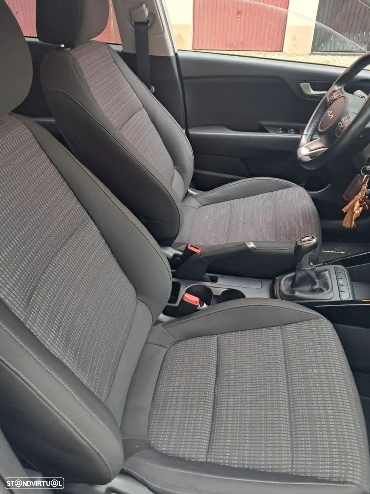 Kia Stonic 1.0 T-GDI Drive — fotografia 8