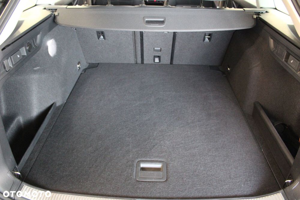 Volkswagen Passat Variant 2.0 TDI SCR Business DSG - 17