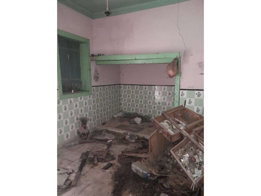 Moradia T5 em Porto de Covões (Para Reconstrução) - Grande imagem: 3/9