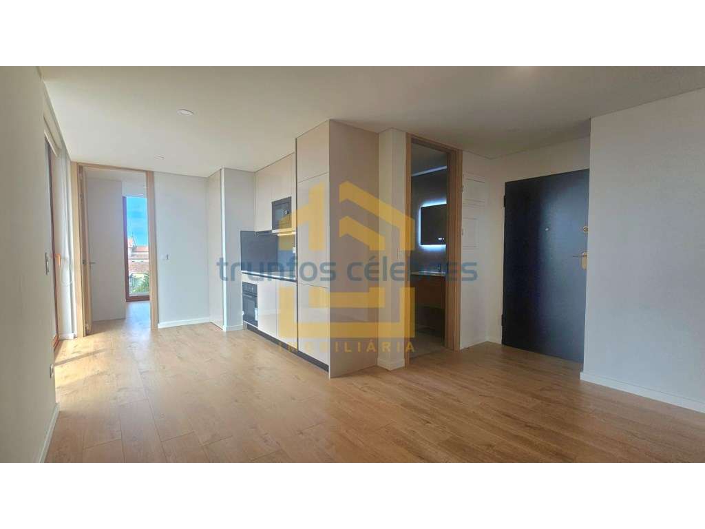 Apartamento T2 Novo | 4. º Andar | 3 Varandas | Lugar de garagem pa... - Grande imagem: 3/31