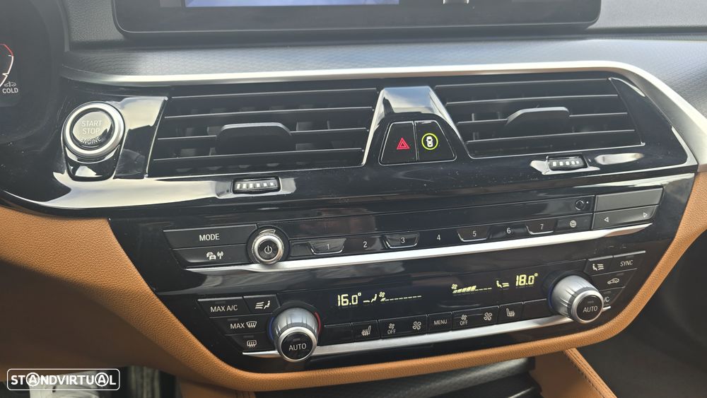 BMW 520 d Pack Desportivo M Auto - 31