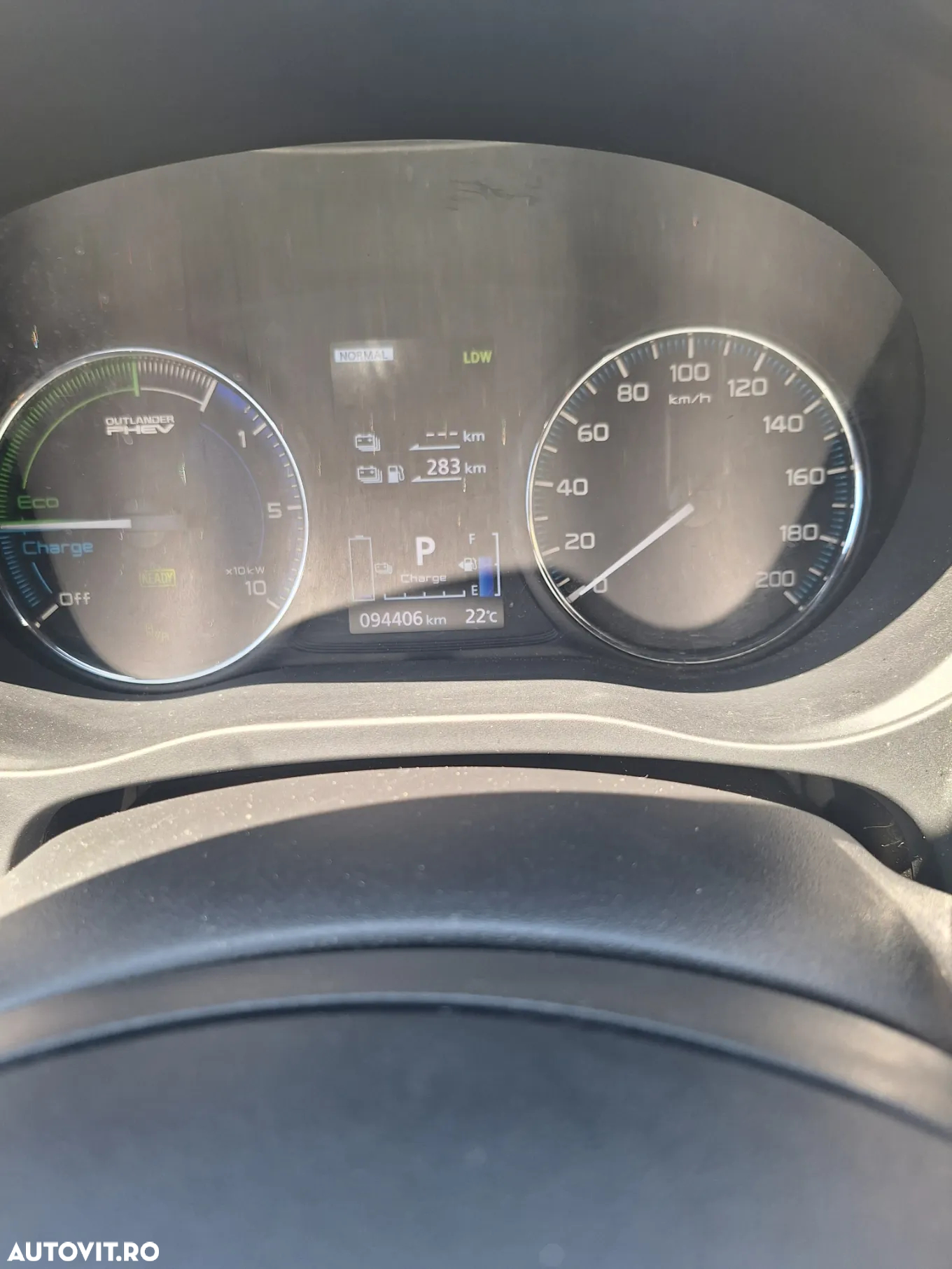 Mitsubishi Outlander 2.4 4WD Plug-In Hybrid Top - 14