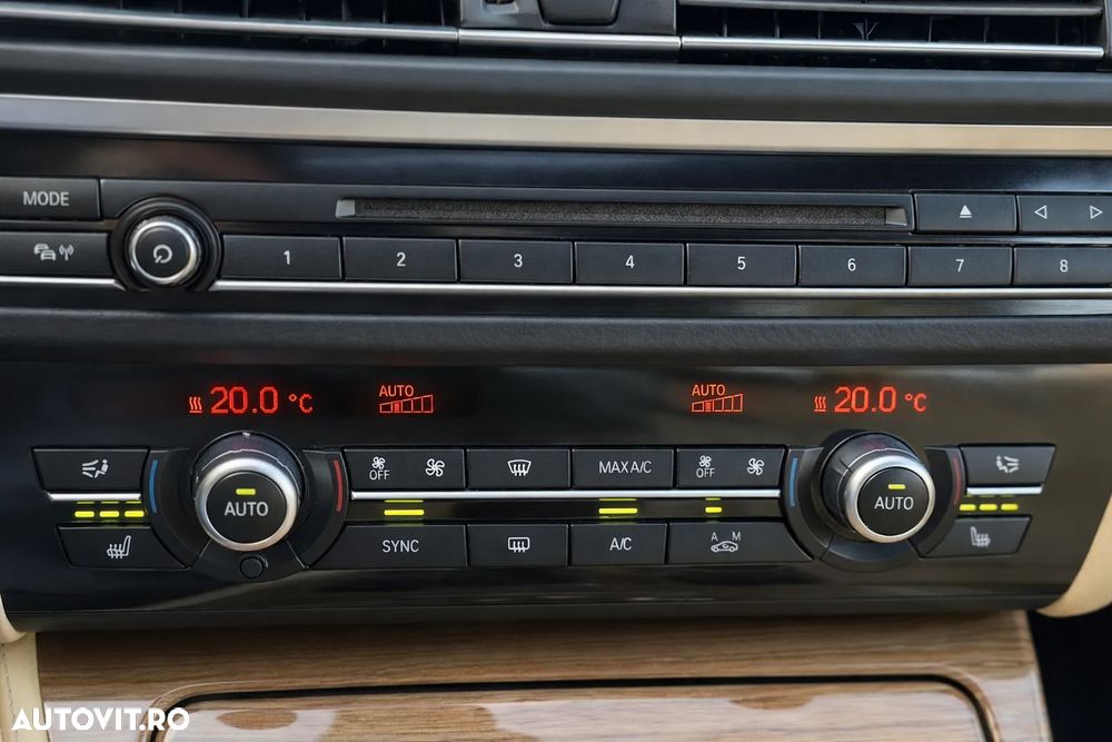 BMW Seria 5 525d xDrive Aut. Luxury Line - 29