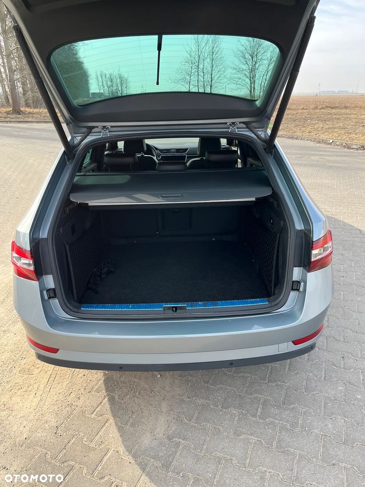 Skoda Superb 2.0 TDI SCR 4x4 L&K DSG - 8