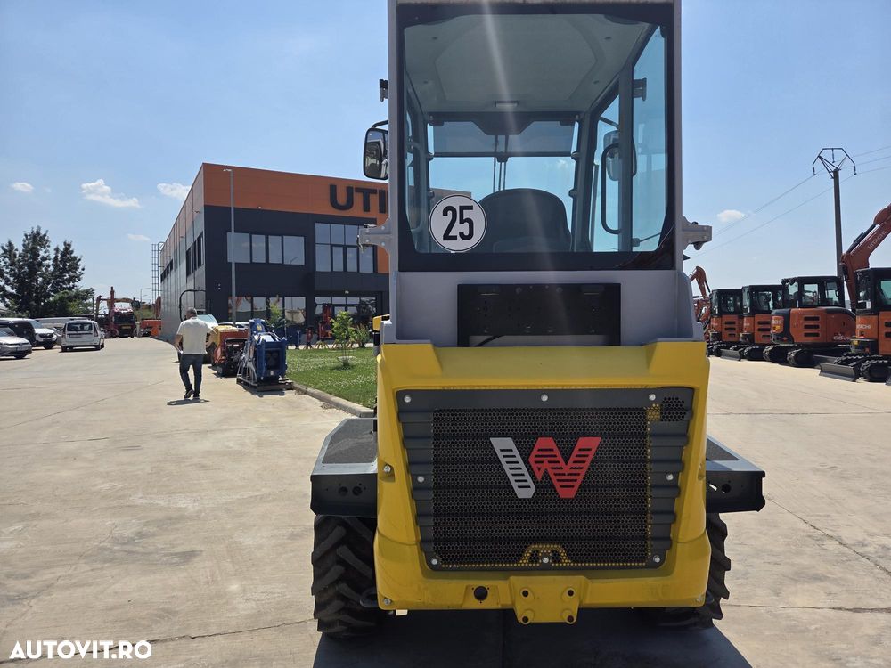 Wacker DUMPER 3 TONE, basculare LATARALA, CABINA cu aer conditionat, 2023, EX DEMO cu 152 ore, anv 98% ok, motor Perkins 50CP, lungime 3,7m, inaltime 2,8m, latime 1,8m, Masa operationala 5,8t, masa propie 2,8t, leasing 4 ani-CA NOU-PROMOTIE 26.900Eur+Tva - 3
