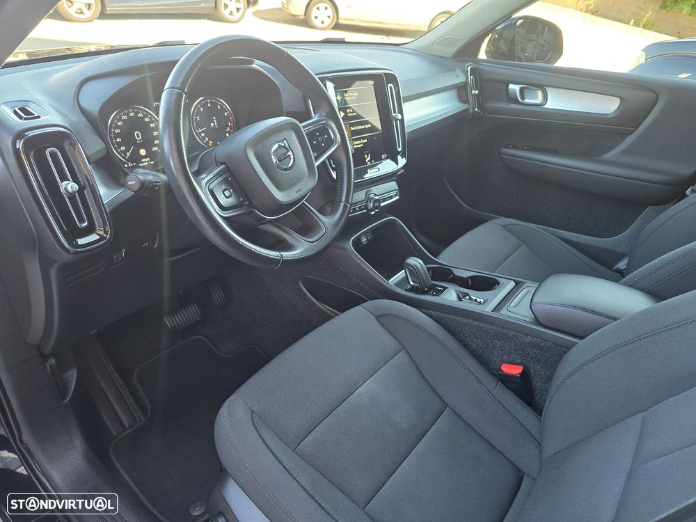 Volvo XC 40 1.5 T3 Momentum Geartronic - 14