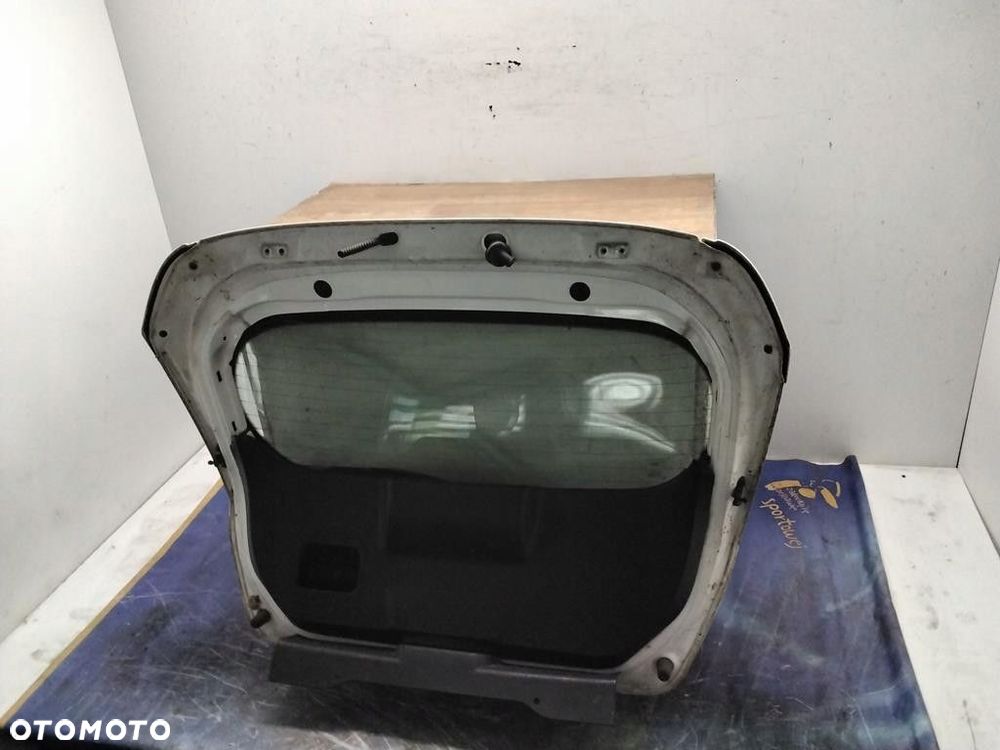 ford fiesta mk7 tylna klapa - 2