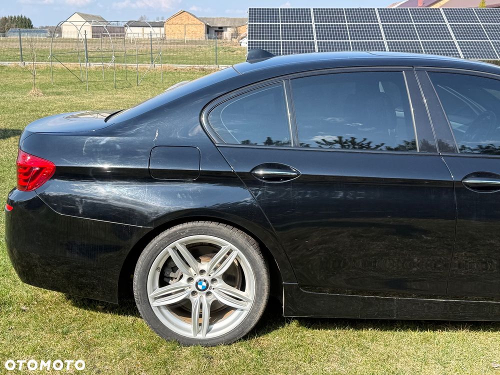 BMW Seria 5 550i Sport-Aut - 8