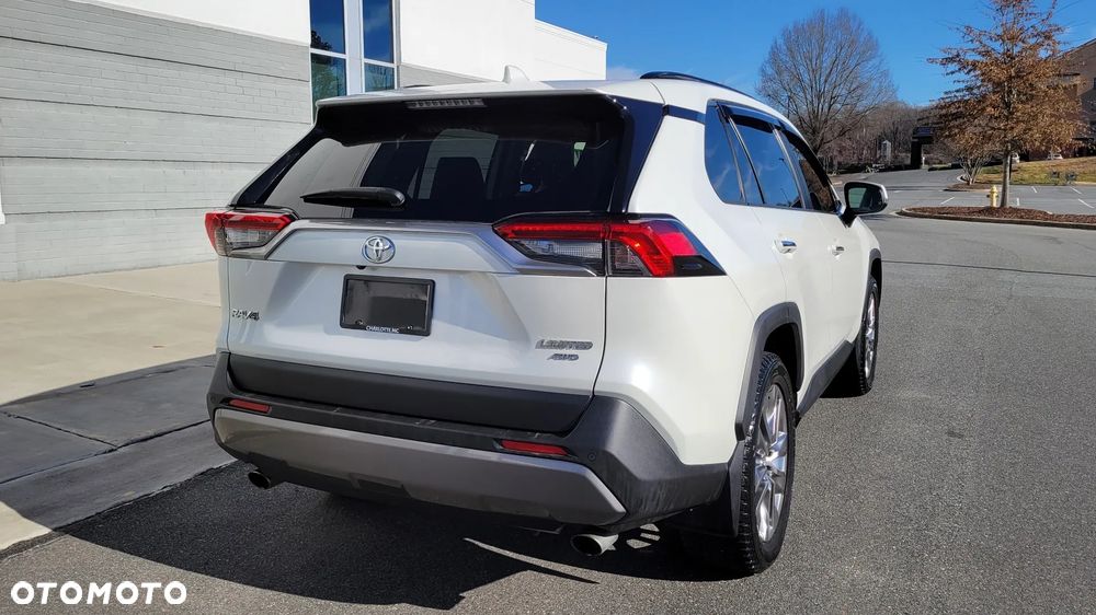 Toyota RAV4 2.5 XLE - 9