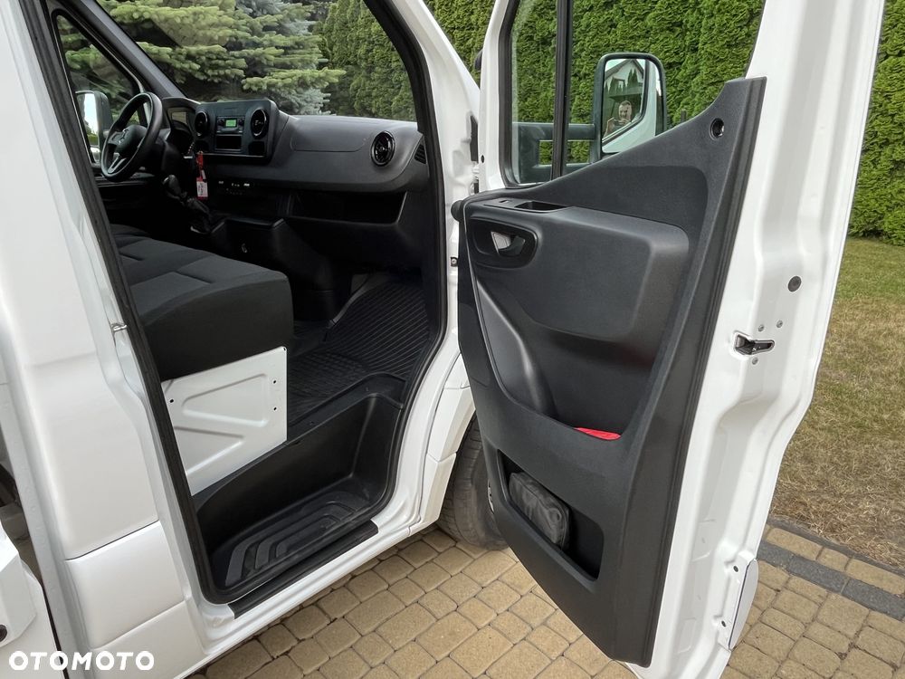 Mercedes-Benz Sprinter - 19