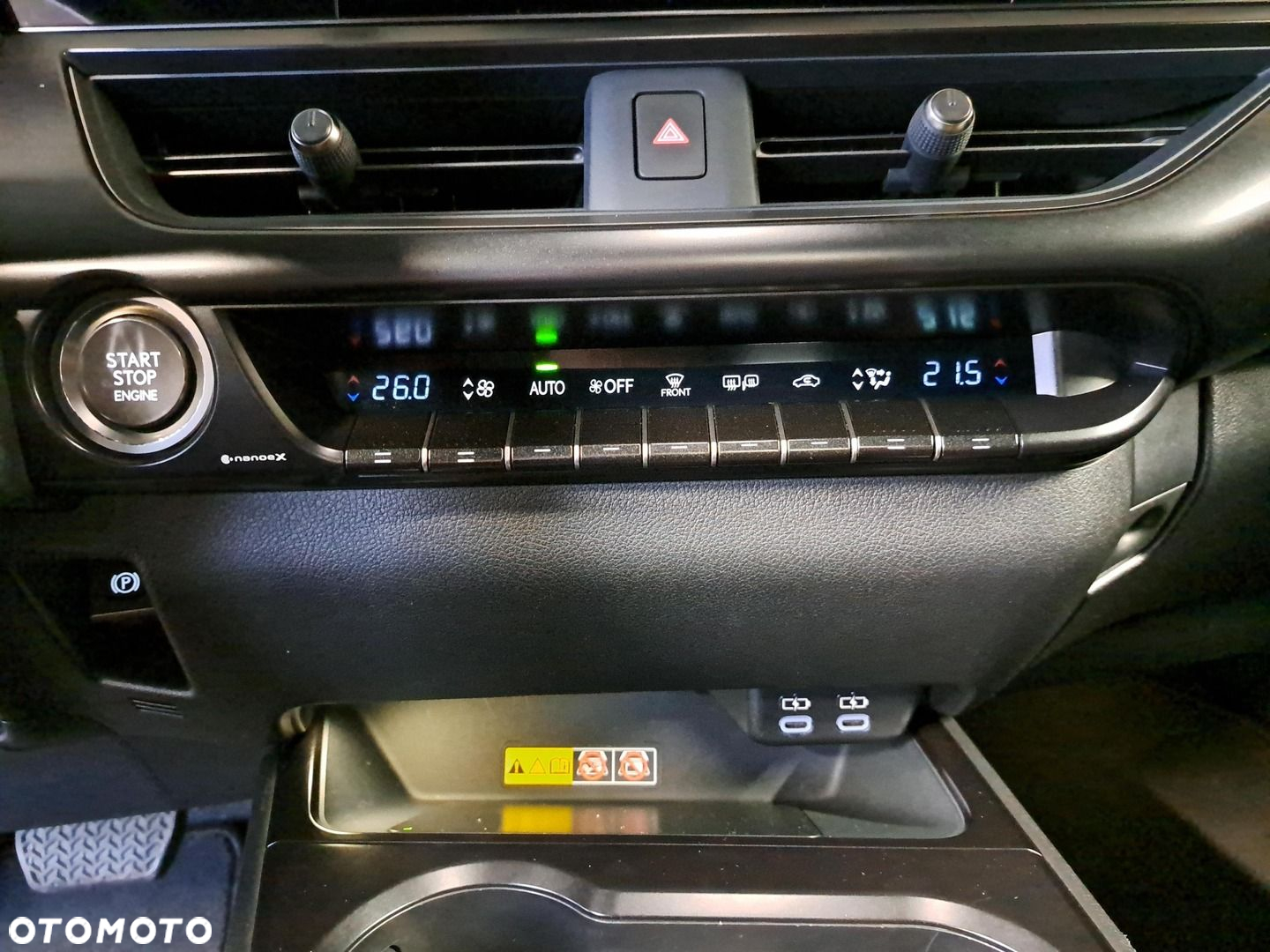 Lexus UX - 18