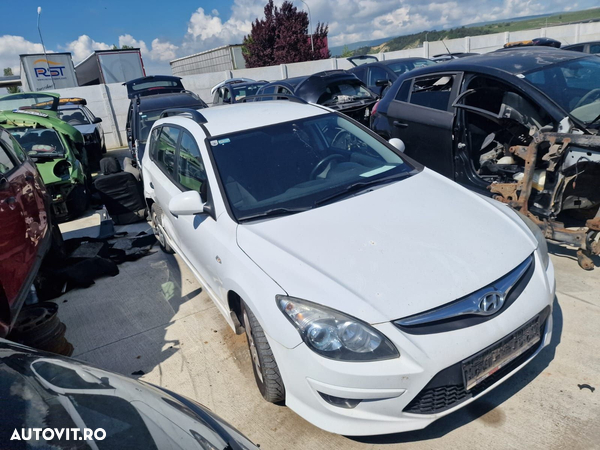Dezmembram Hyundai i30 2011 1.6crdi D4FB