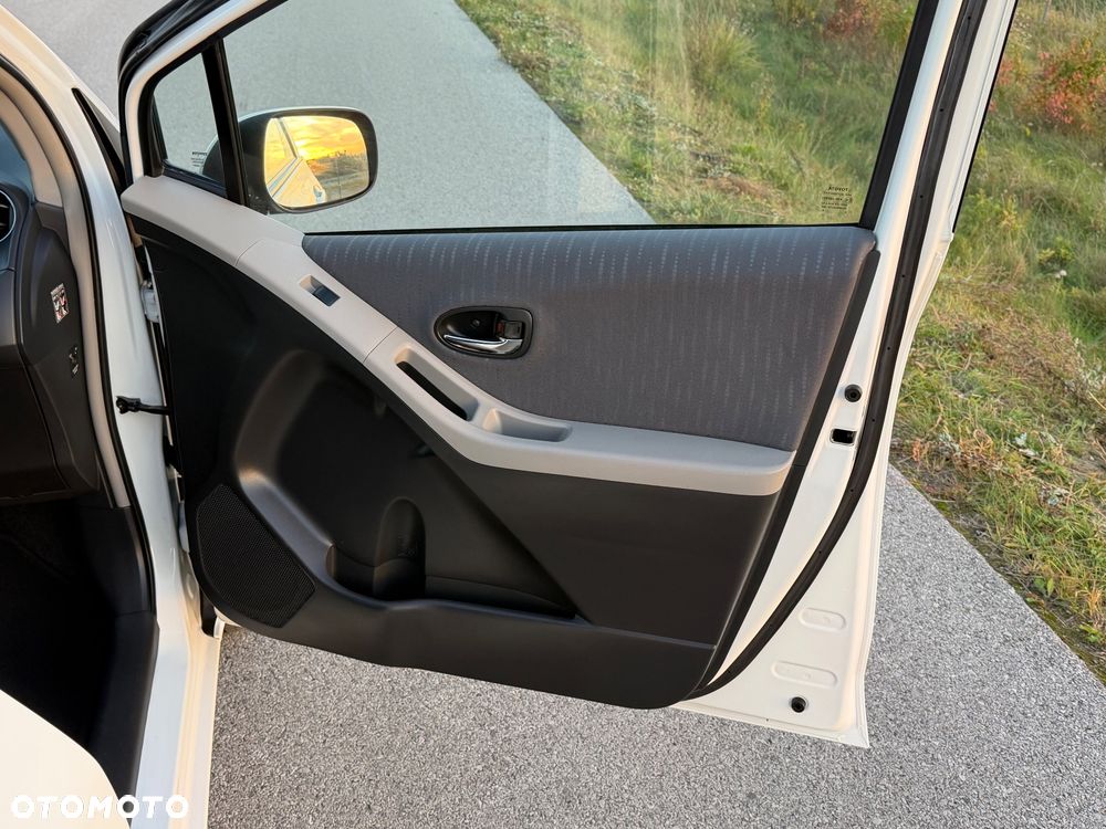 Toyota Yaris - 24