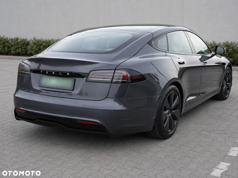 Tesla Model S AWD - 15