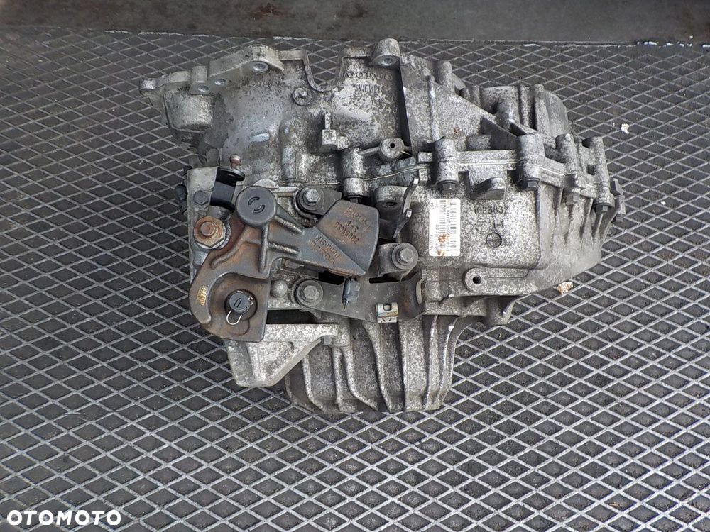 VOLVO V70 III SKRZYNIA BIEGÓW 2.4 D5 666R7002BB - 5