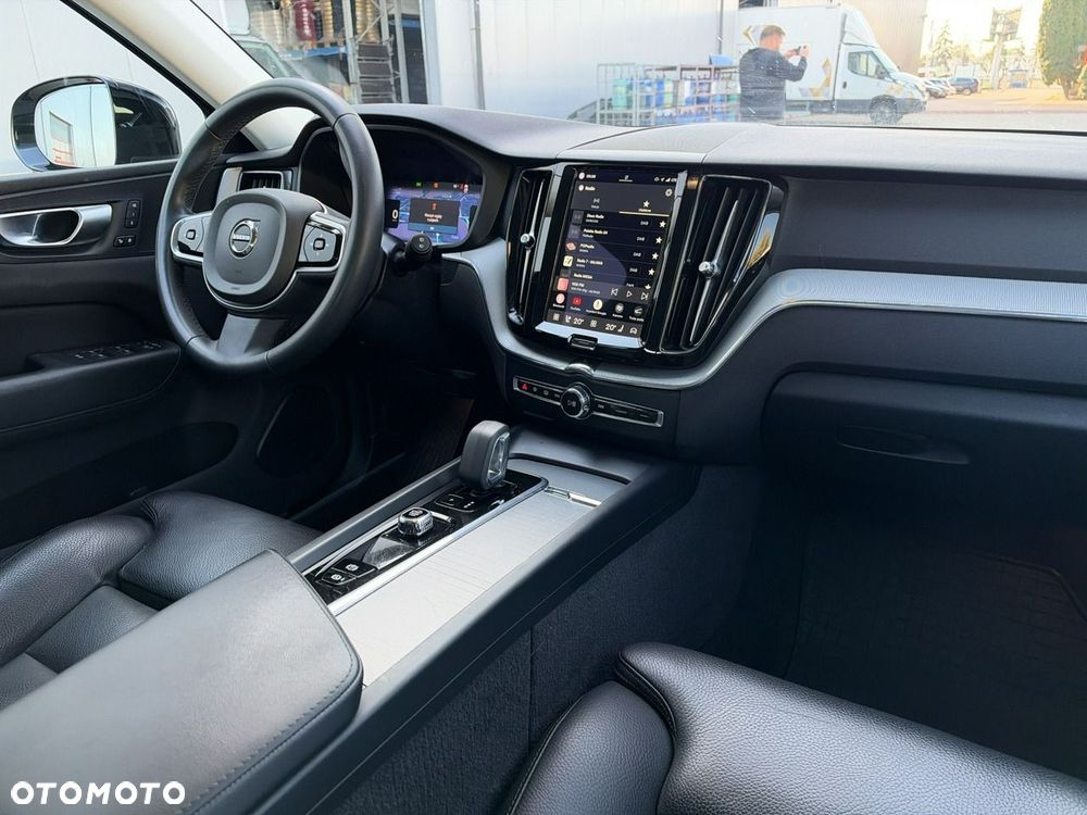 Volvo XC 60 B4 B Plus Dark - 21
