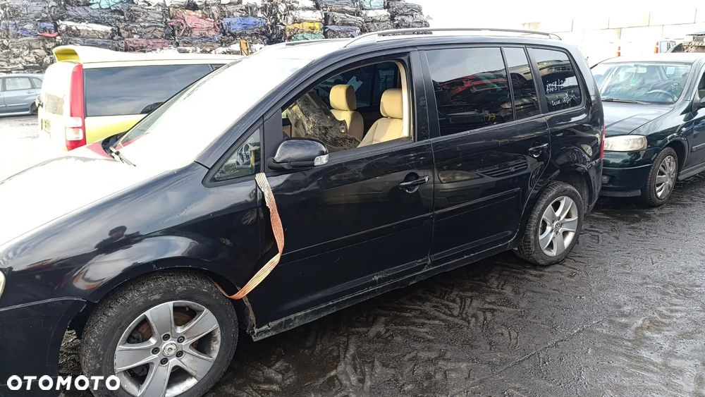 35566 volkswagen touran 2.0 BKD 140 km na części skrzynia GNE lakier LC9Z - 8