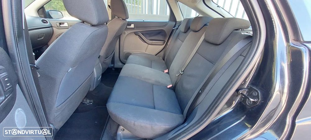 Ford Focus 1.6 TDCi Ghia - 8