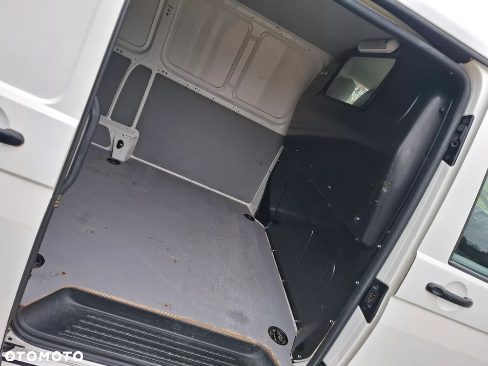 Volkswagen Transporter - 18