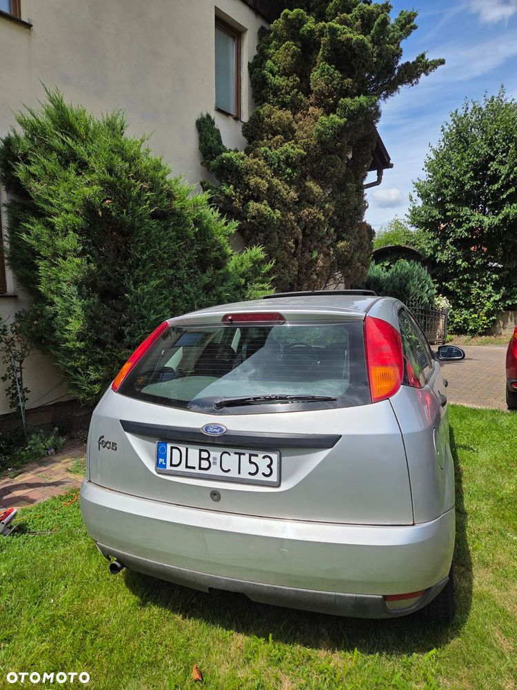 Ford Focus 1.4 Ambiente - 2