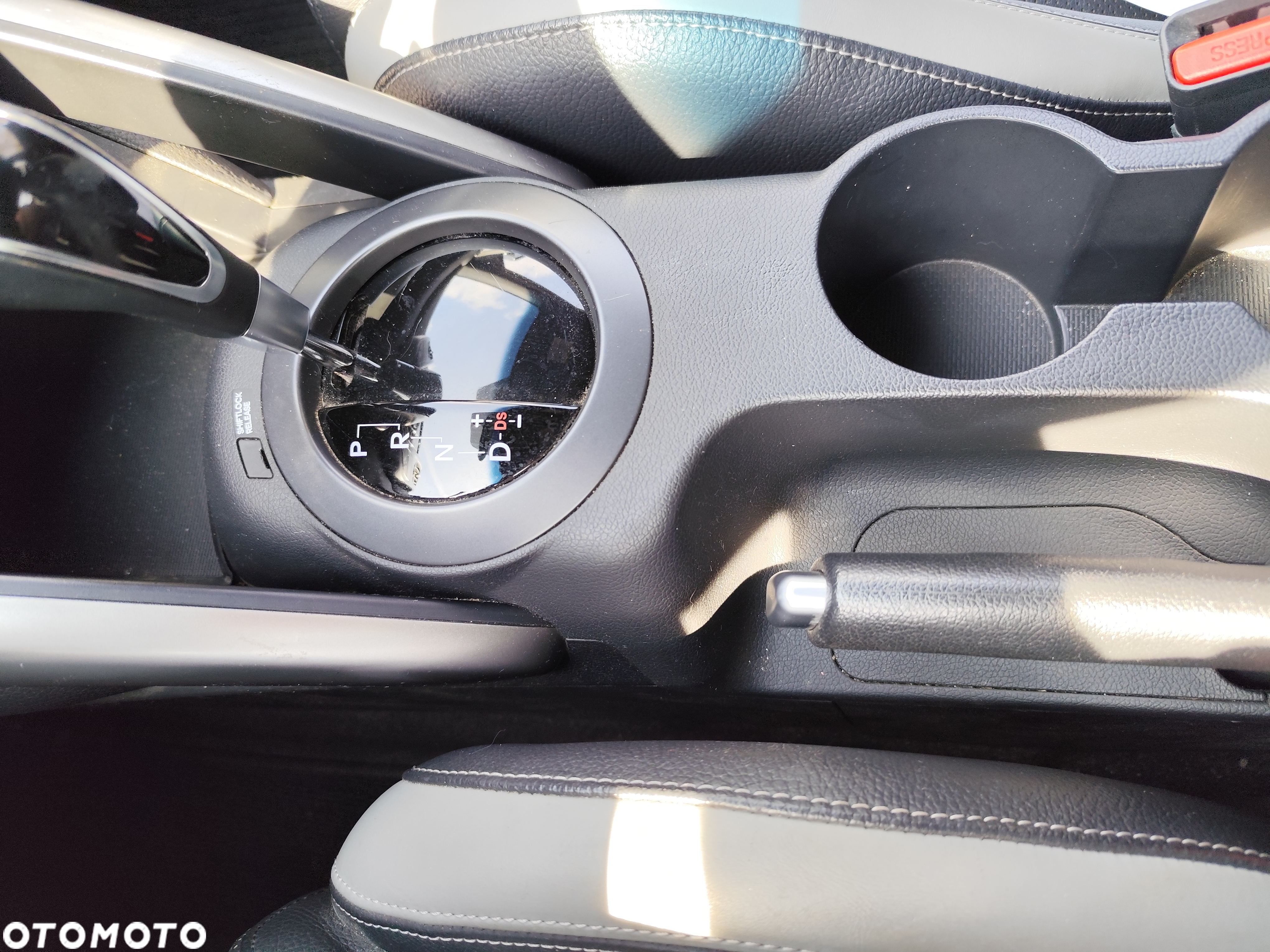 Hyundai Veloster - 12
