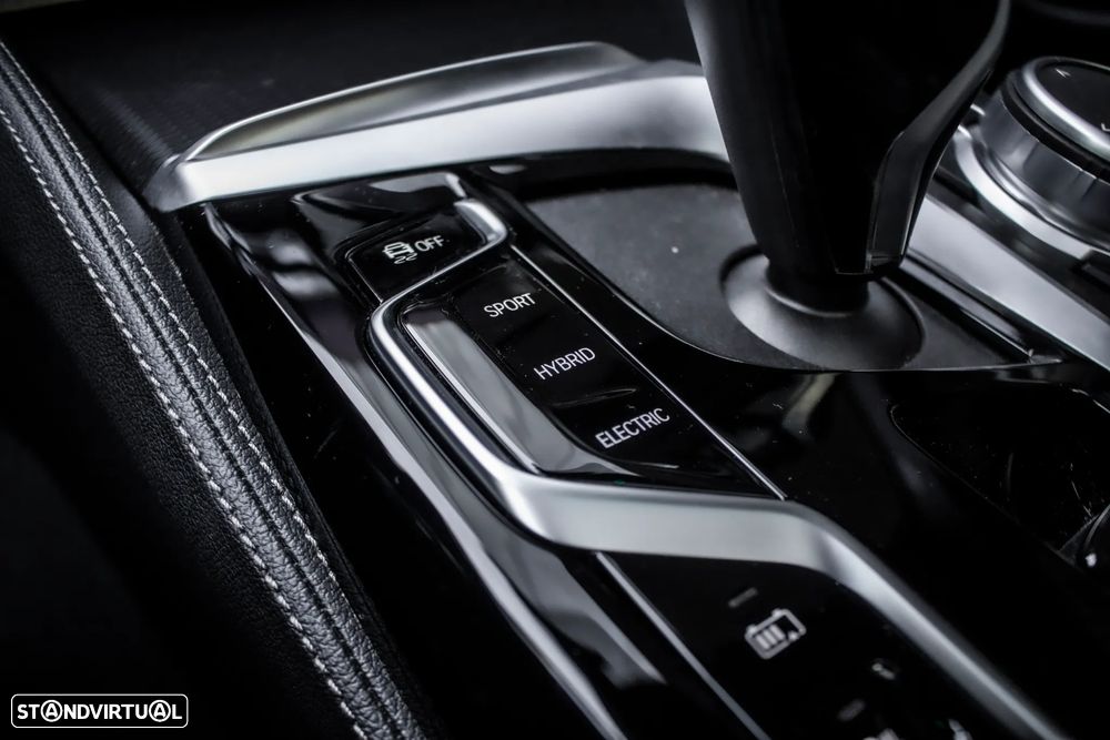 BMW 530 e Pack Desportivo M - 25