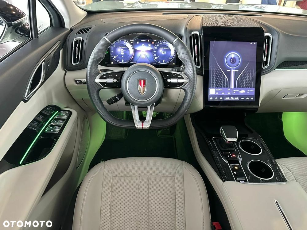 Hongqi HS3 - 11