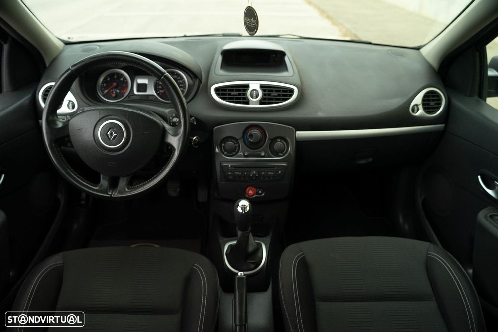 Renault Clio 1.5 dCi Dynamique S - 9