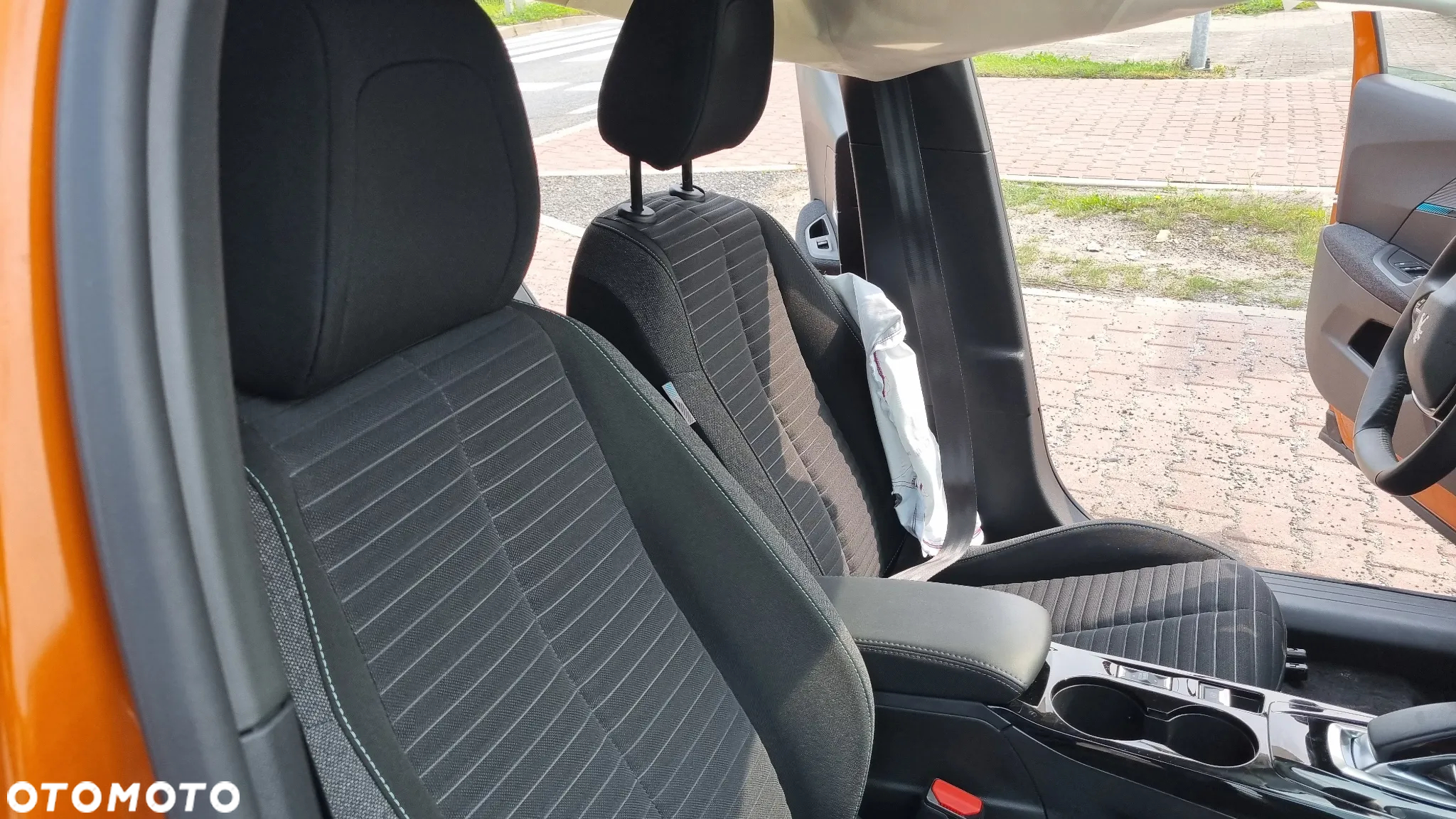 Peugeot 2008 Elektro 136 Active - 25